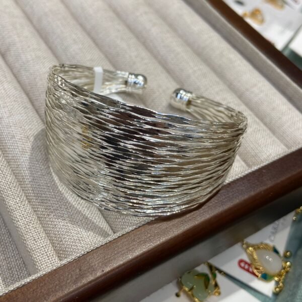 Exaggerated Thick Silver-Plated Women’s Cuff Bracelet – 2025 New Niche High-End Open Wide Bangle Minimalist Style Wristwear
